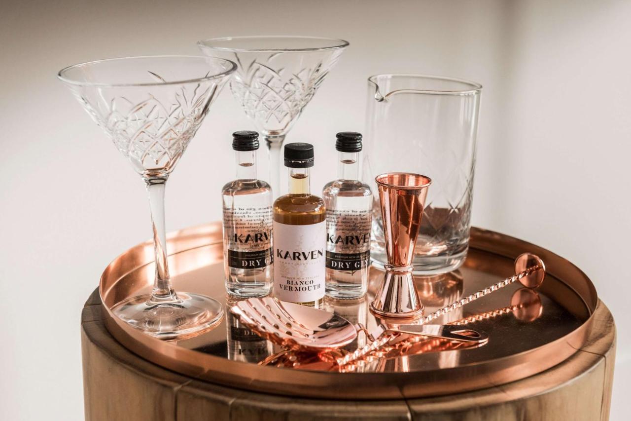 Qt Queenstown Eksteriør bilde Mary Kavan Gin
