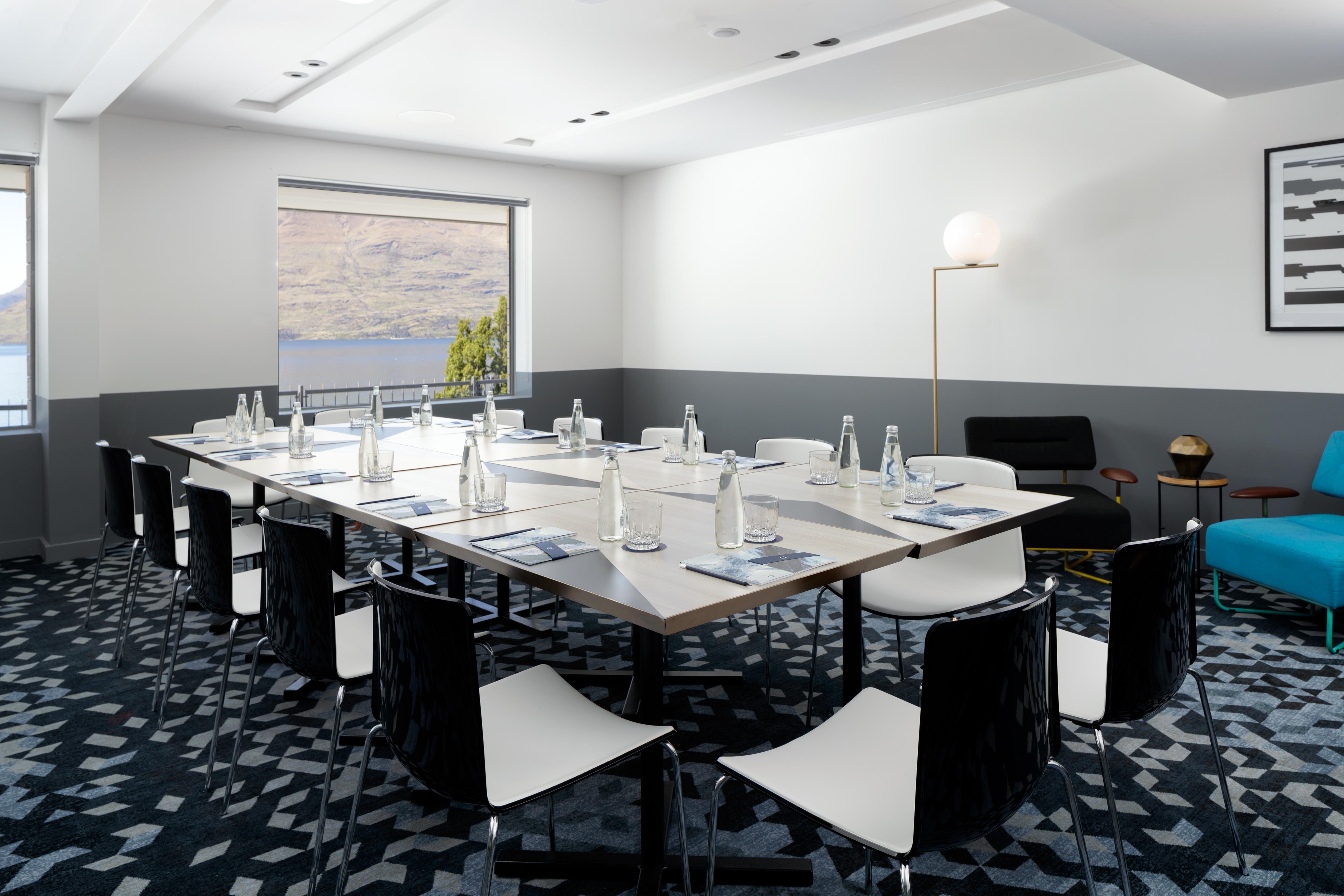 Qt Queenstown Eksteriør bilde Meeting room