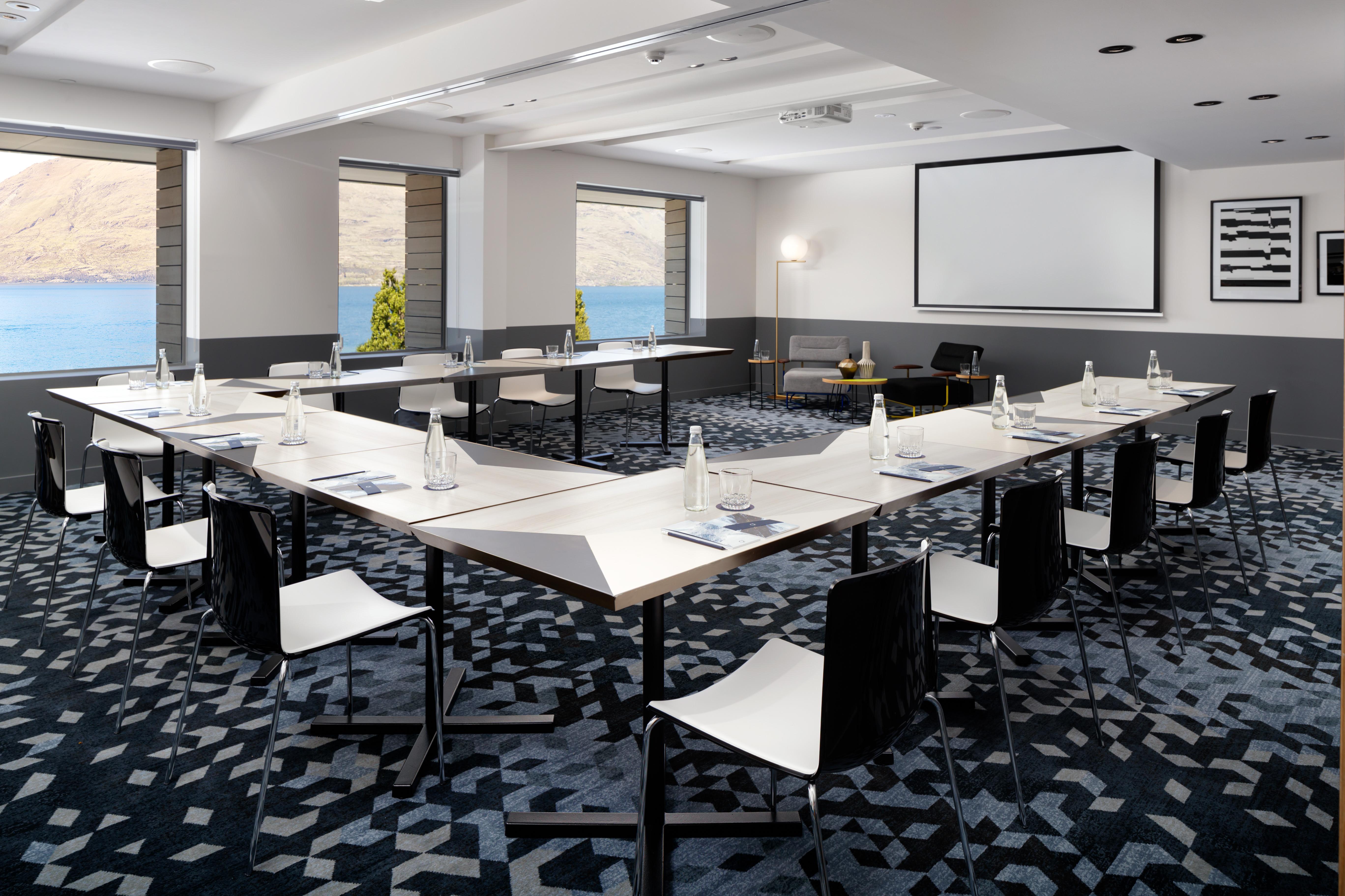 Qt Queenstown Eksteriør bilde Meeting room